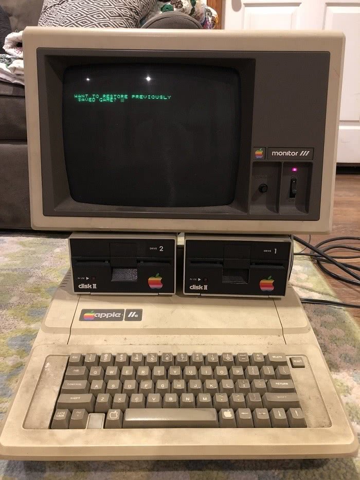 30年前的苹果电脑还能运行！放入游戏磁盘，当年的进度还保留着-质流